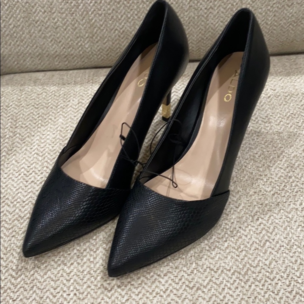 Aldo pointed toe, gold accent black heels